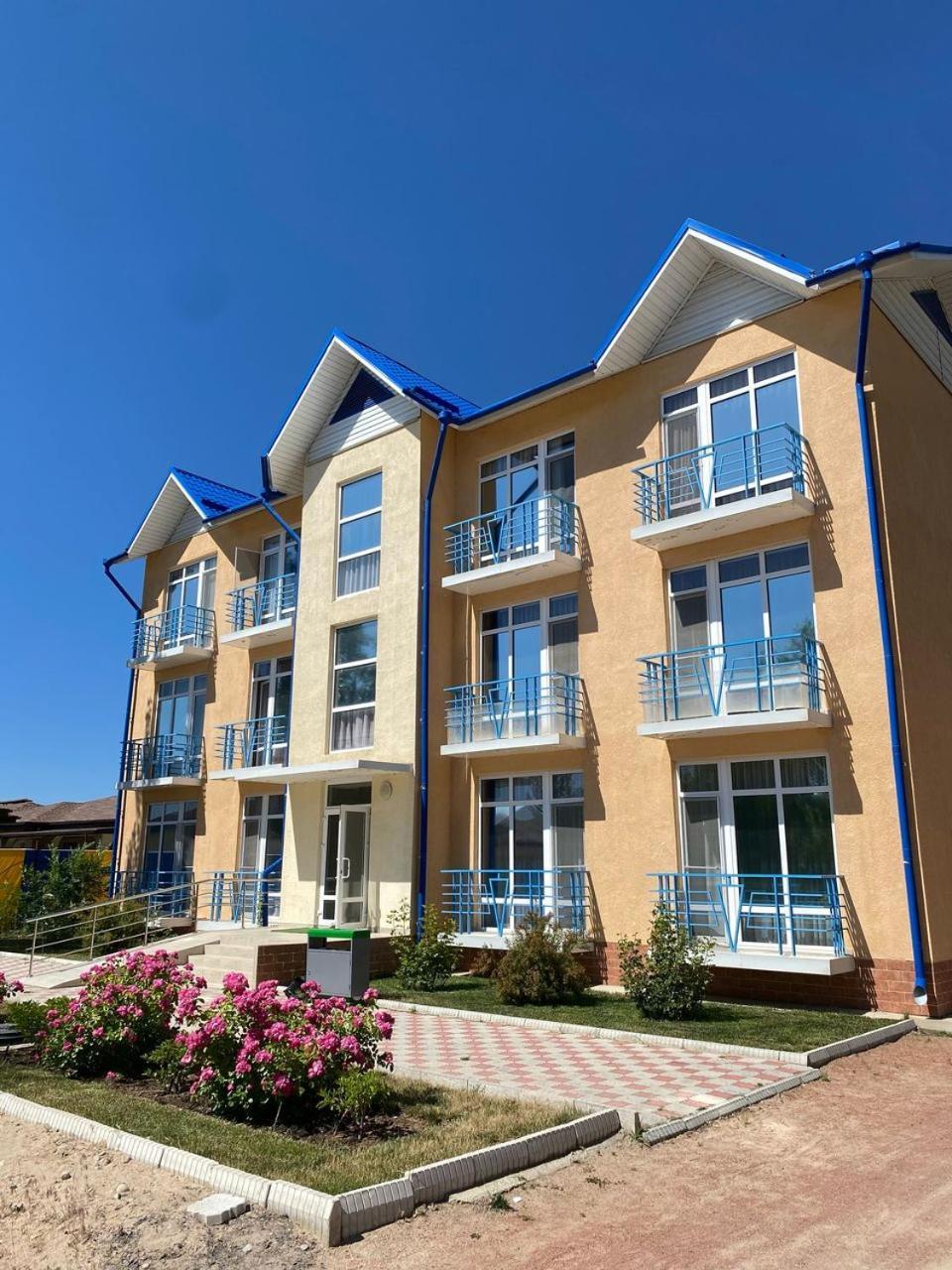 Hotel Tri Korony Czołponata Zewnętrze zdjęcie